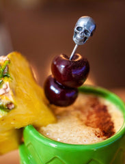 Palillos de cóctel con forma de calavera de zinc (paquete de 10)